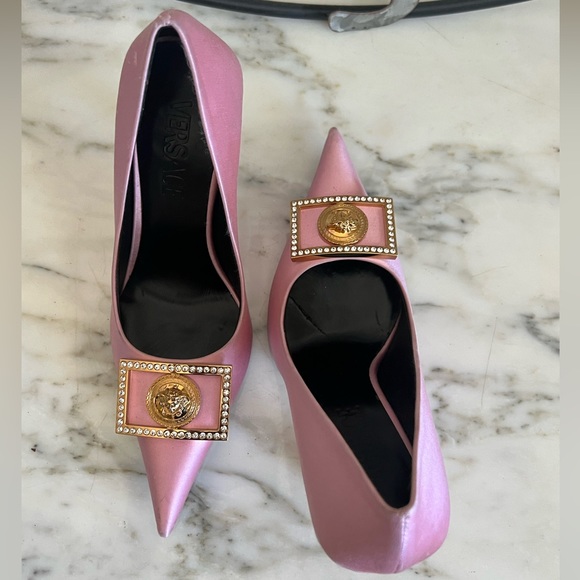 VERSACE Biggie Pink Satin Pointed Toe Crystal Medusa Plaque Pump Heels - Picture 11 of 13